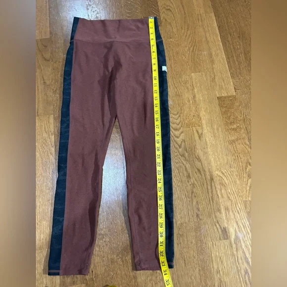 Vuori High-Rise The Rise The Shine Leggings Sz Sm Rust and Black Heathered Camo - Picture 10 of 12